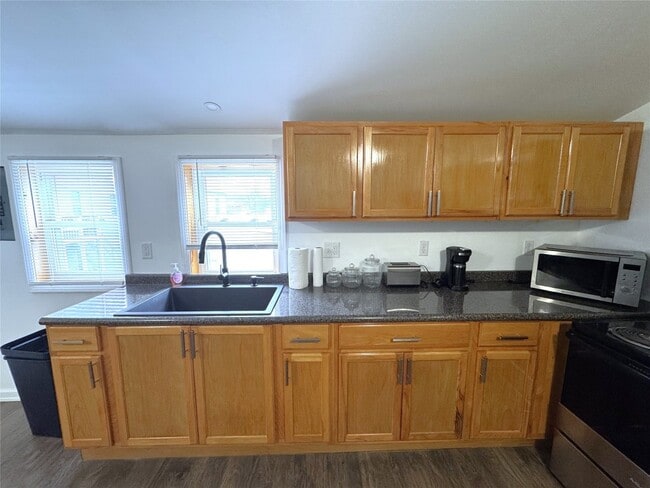 Building Photo - 112 Broad Ave