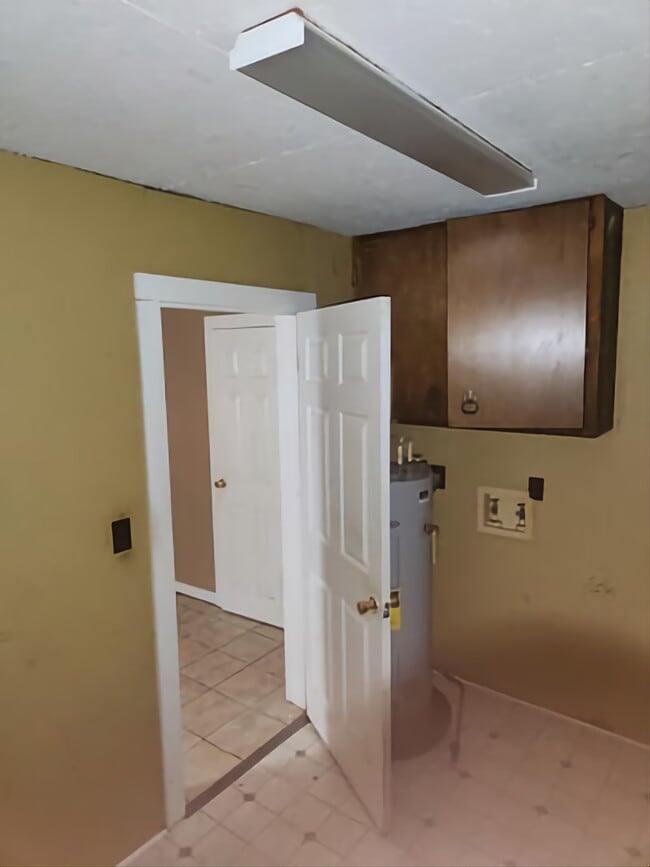 Utility room - 2110 Wahl St