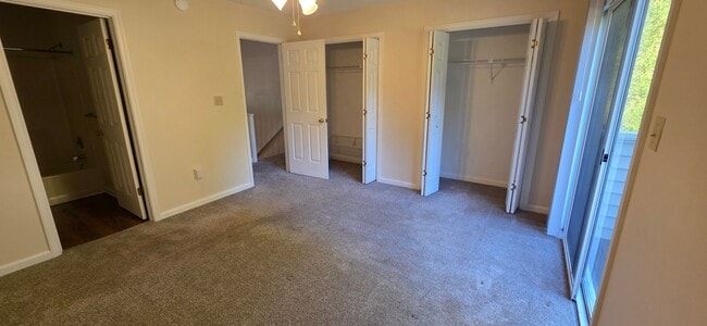 Building Photo - Ideal Living: Beautifully Designed 2 Bedroom Townhouse!