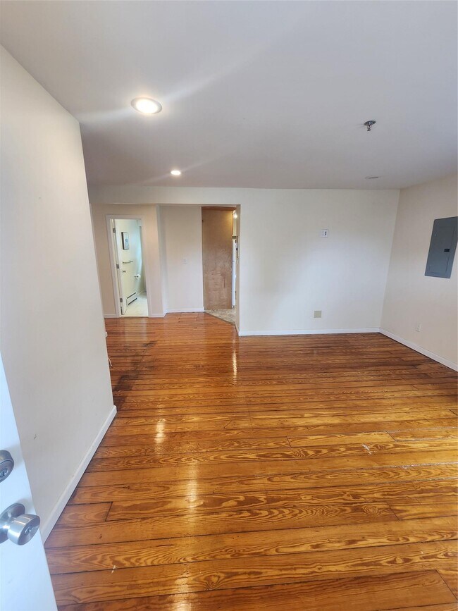 Building Photo - 632 Piermont Ave