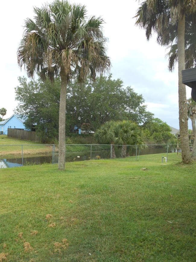 Building Photo - 3 BEDROOM, 2 BATH CANAL FRONT HOME CONVENI...