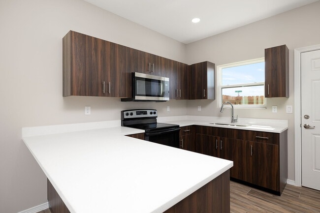 Building Photo - 4220 Walnut Ave