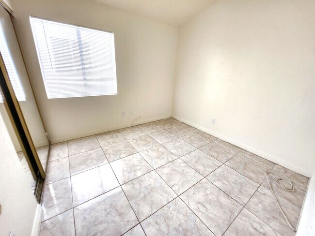 Building Photo - 137 Windy Creek Ave