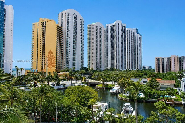 Building Photo - 16400 Collins Ave