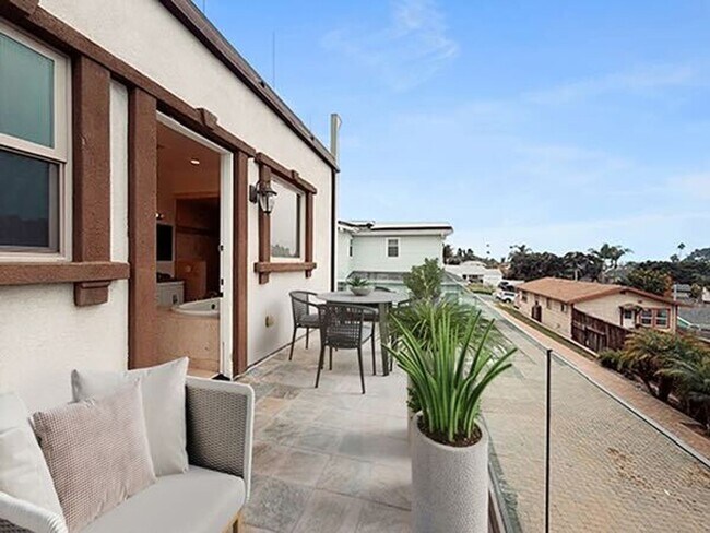 Building Photo - Spacious 6 Bed in Carlsbad with Ocean Views and Roof Top deck, 1 mile to the Beach!!