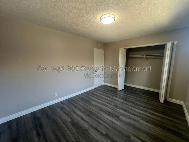 Building Photo - 2268 Myrtle Ave