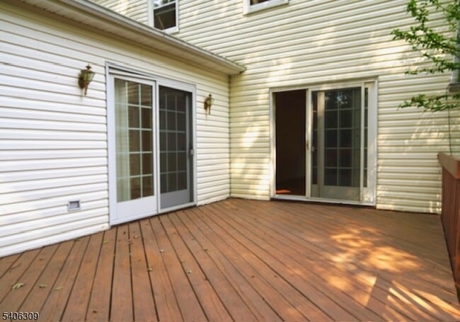 Building Photo - 17 Wellington Rd