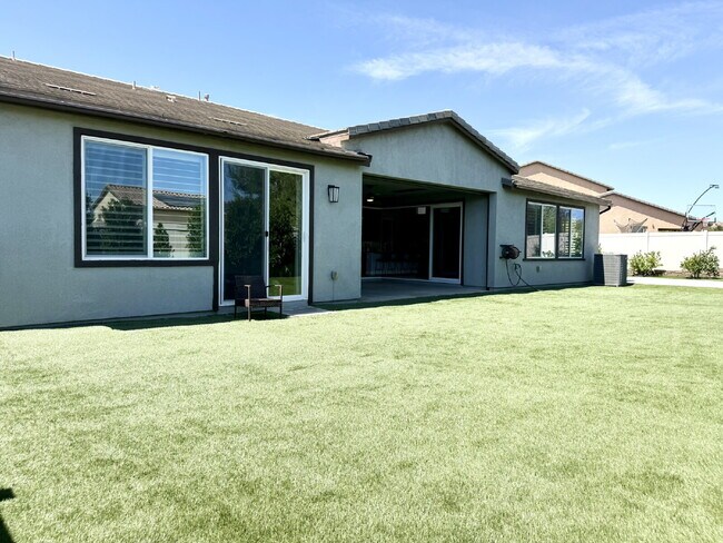 Building Photo - STUNNING 4BD/3BA HOME FOR RENT - SOLAR + EV CHARGING - MENIFEE CA 92584