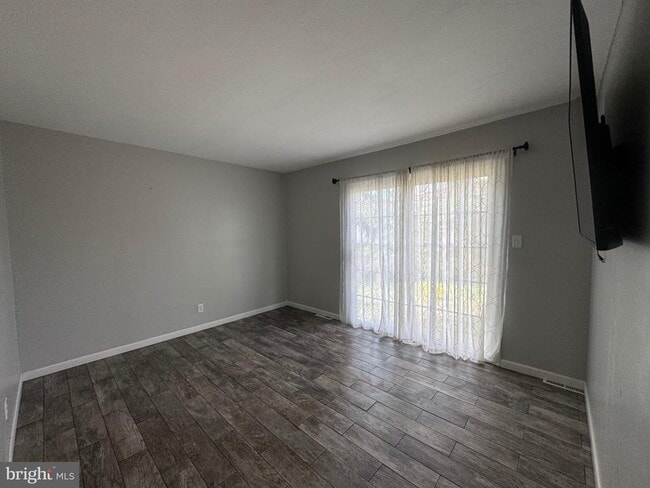 Building Photo - 176 Chapel Dr