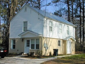 Building Photo - NormalTown 2br House - Fall 2026 Prelease