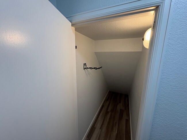 Building Photo - 3 Bed 2.5 Bath Home with 2 Car Detached Ga...