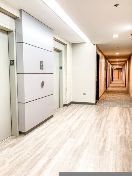 Building Photo - 630 N Franklin St