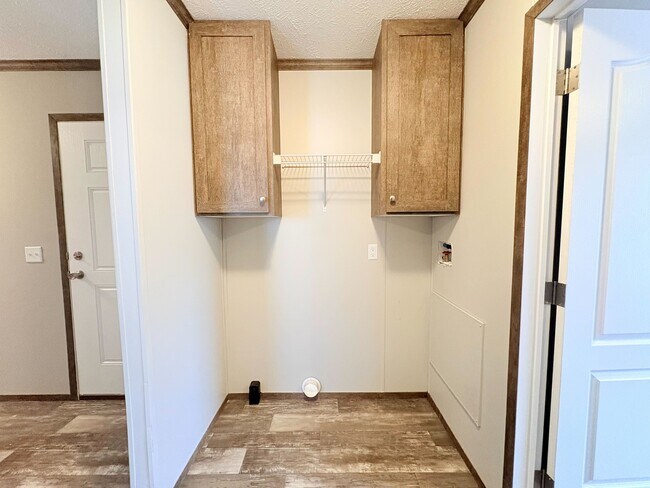 Building Photo - 10694 State Rte 762