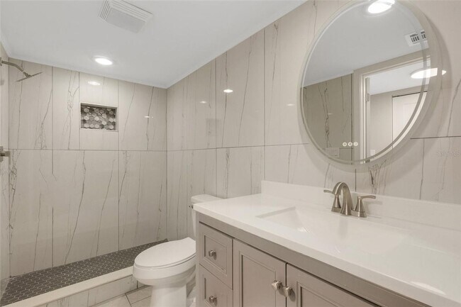 Building Photo - 2 Bed 2 Bath Unfurnished Condo - Sarasota