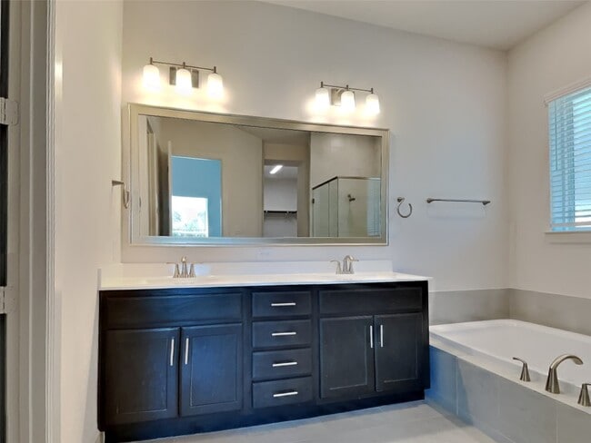 Building Photo - 15170 London Gavroche Ln