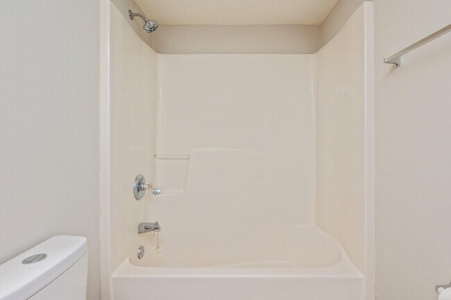 Building Photo - 546 Tikell Dr