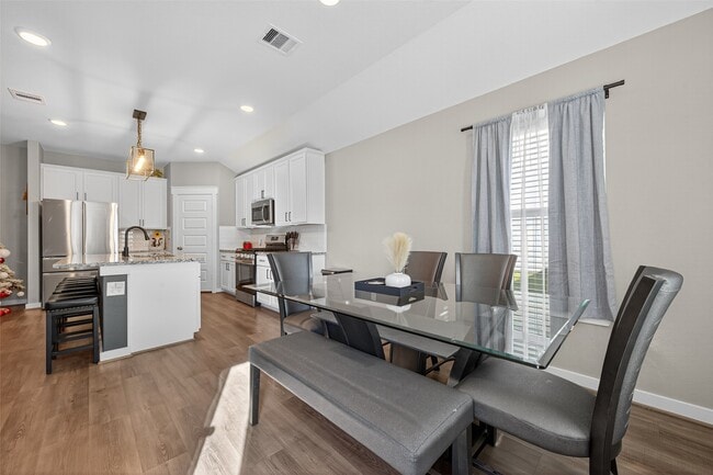 Building Photo - 30301 Kingston Heath Dr