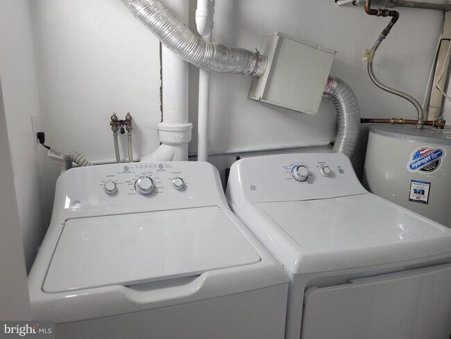 Building Photo - 20722 Valley Forge Cir