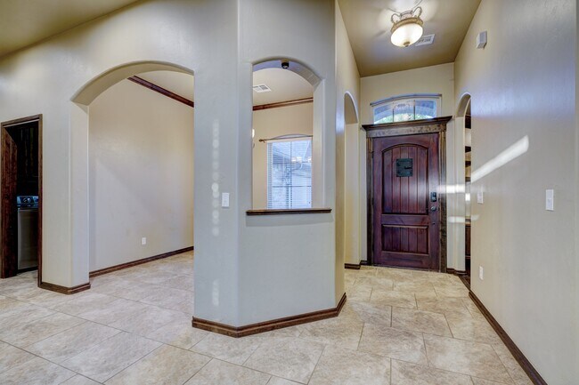 Building Photo - 812 Ryan Rd