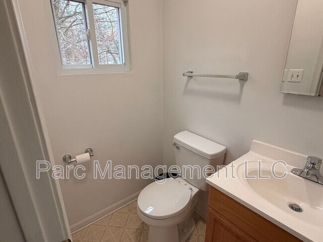 Building Photo - 2076 Harned St