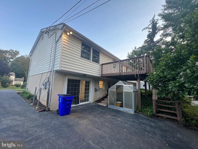Building Photo - 2821 Southview Rd