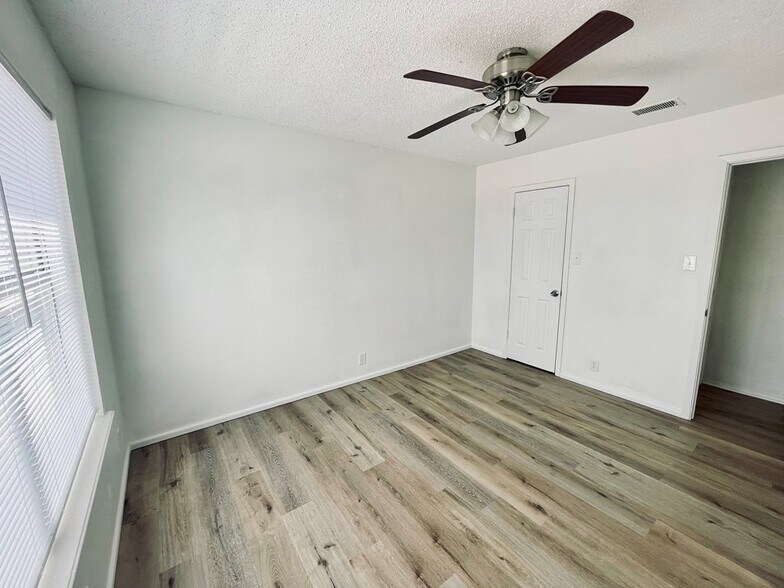 Building Photo - 1203 Redwood St