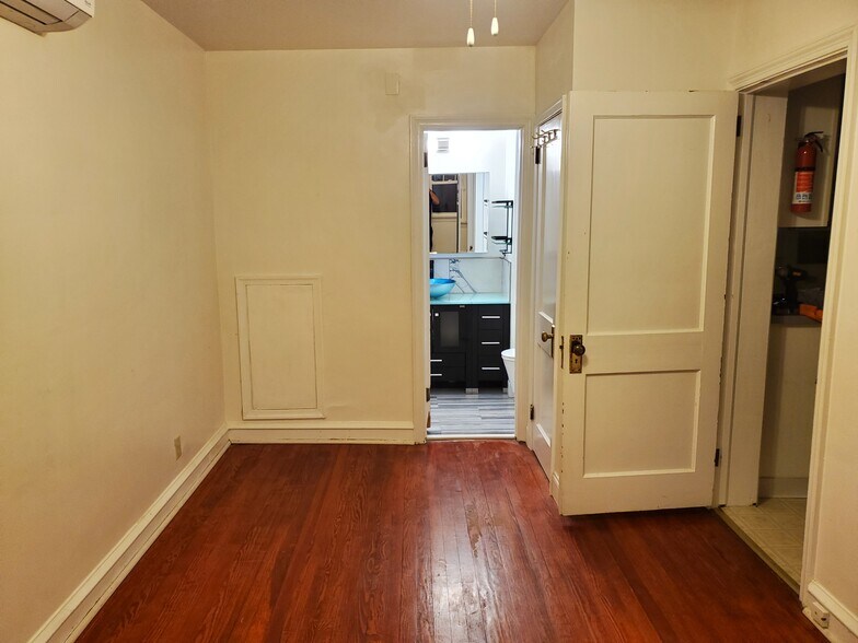 Building Photo - 2411 Patane Ave