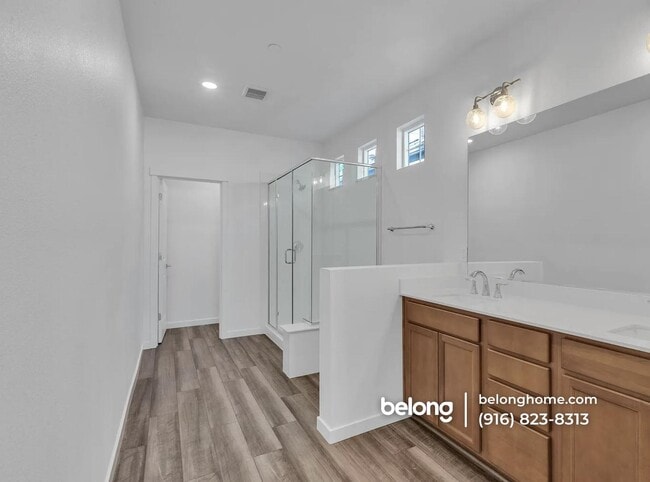 Building Photo - 305 Cinema St