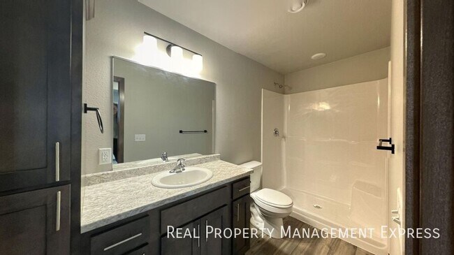 Building Photo - Modern 3-Bedroom Home with Convenience & Style in Harrisburg, SD