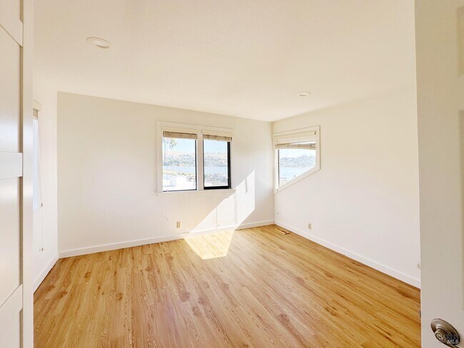 Building Photo - 172 Great Cir Dr