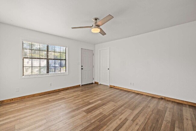 Building Photo - Stylish 3 Bed, 2 Bath Renovated Duplex in the Heart of Rincon!