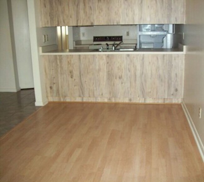 Building Photo - 670 SE 28th Pl