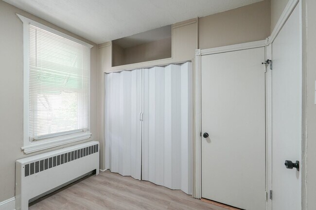 Building Photo - 2109 S 67th St