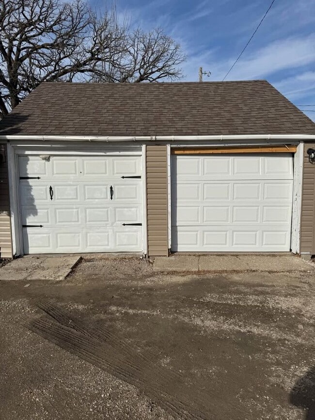 Building Photo - House for Rent