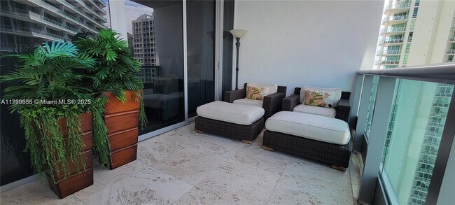 Building Photo - 1331 Brickell Bay Dr