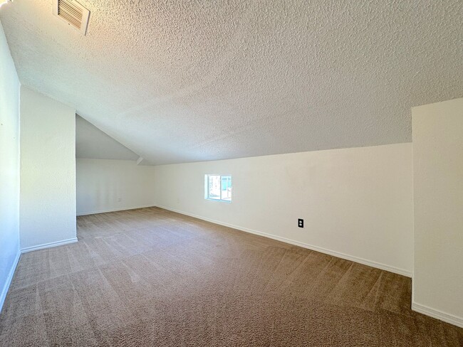 Building Photo - Northeast El Paso 5 Bed Refrig A/C!