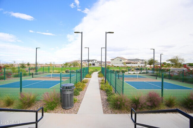 Building Photo - 773 W Lark Dr