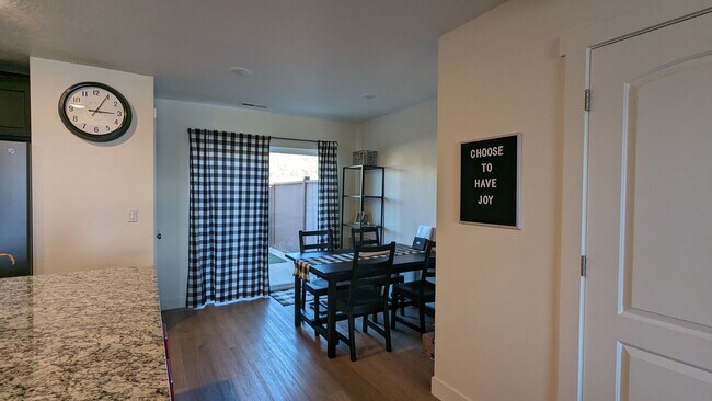 Building Photo - 920 S 25 E