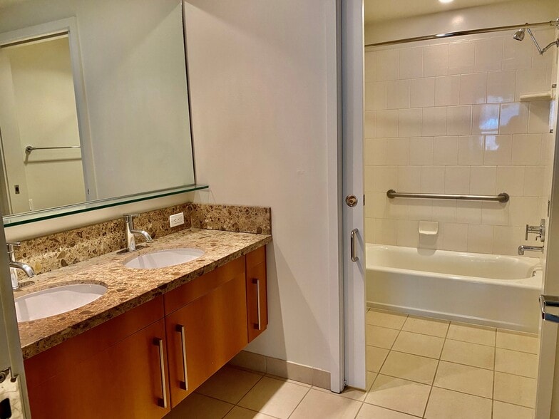 Master bath - 350 11th Ave
