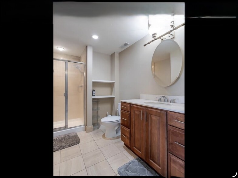 Master bath - 314 N Broadway