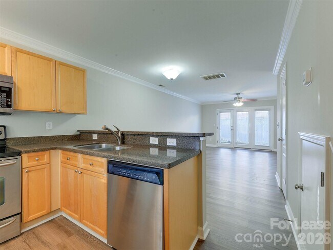 Building Photo - 1224 Green Oaks Ln