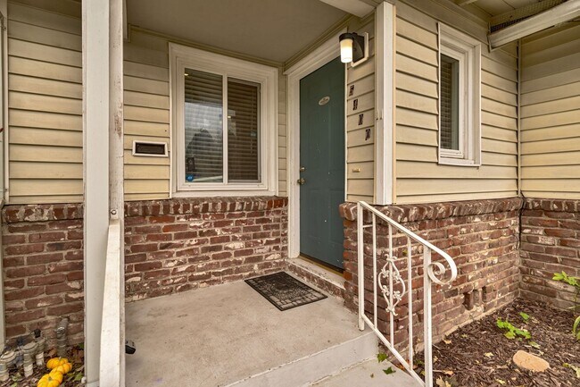 Building Photo - 5400-5402 Folsom Blvd