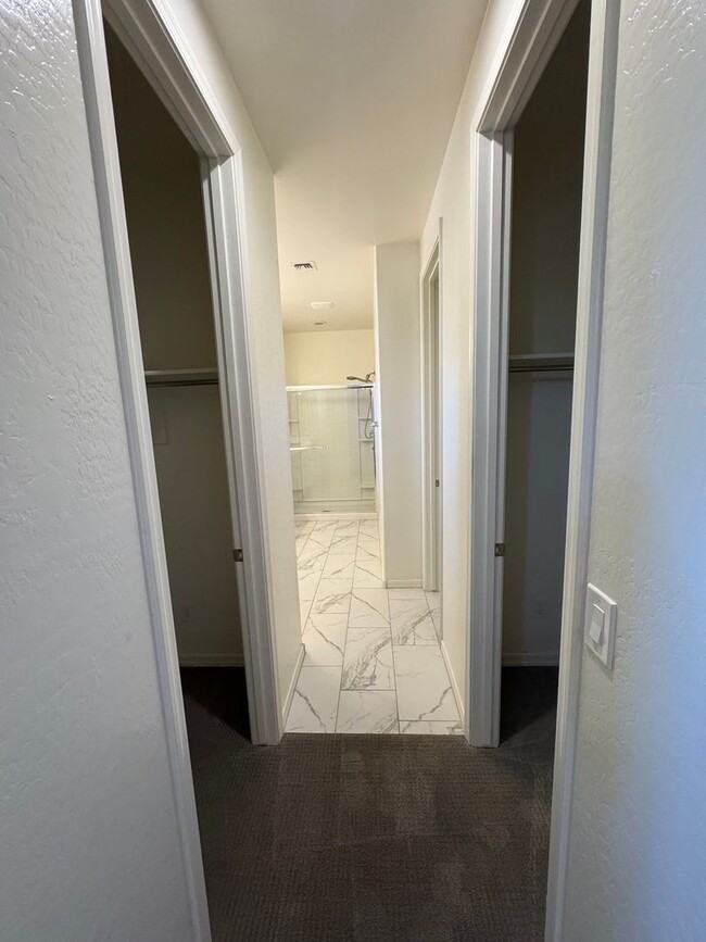Building Photo - Upgraded Corner Townhome in the Heart of G...
