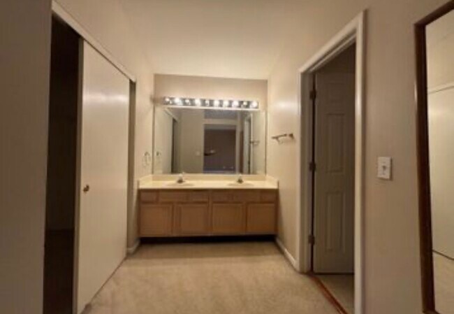 Building Photo - 2081 Litchfield Ln