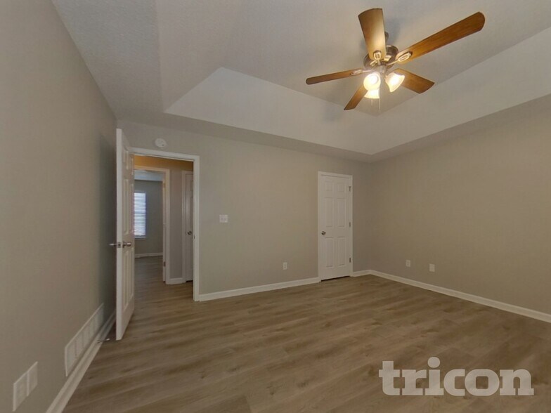 Building Photo - 210 Legend Dr