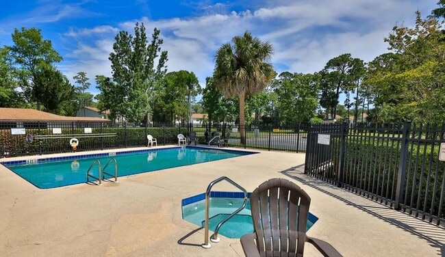 Building Photo - Up Coming - 2 bedroom/2 bath Condo!