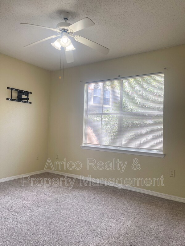 Building Photo - 18001 Richmond Pl Dr