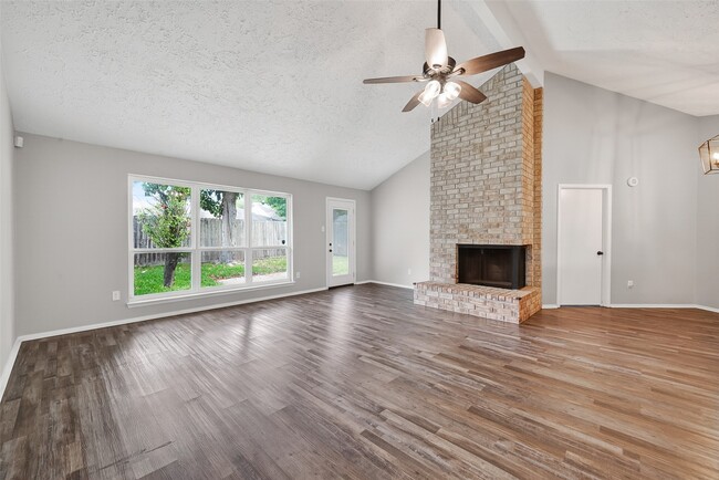 Building Photo - 15806 Pfeiffer Dr