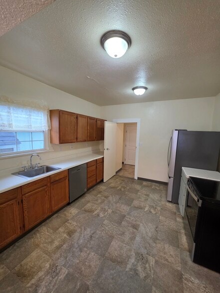 Building Photo - 2643 Sumner Ave