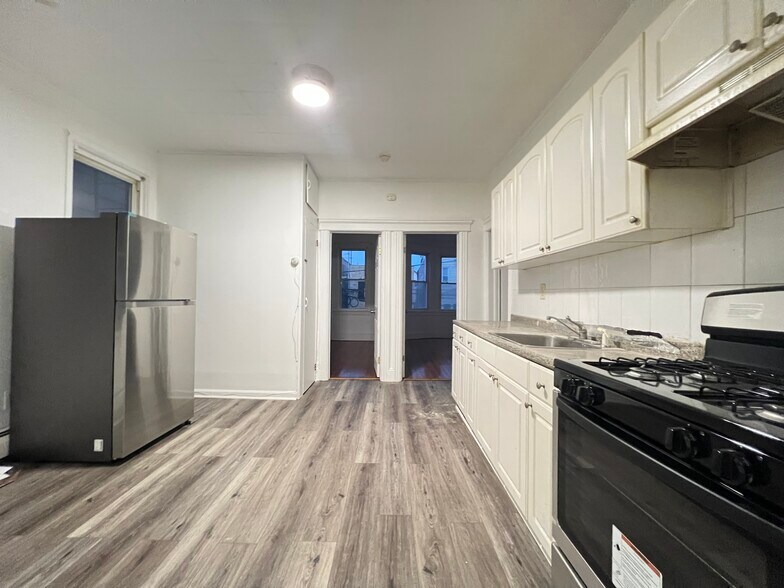 2F - 66 W 18th St